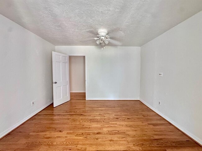 Building Photo - 2724 NW 33rd St