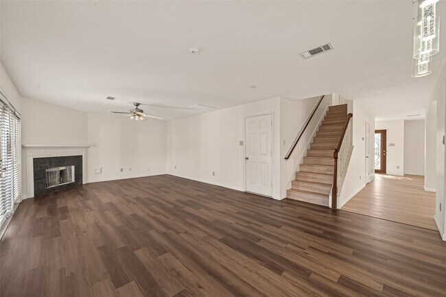 Building Photo - 15910 Clayton Bend Dr