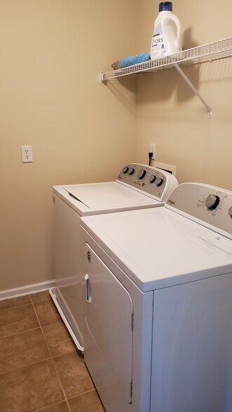 Building Photo - 304 W 18th St