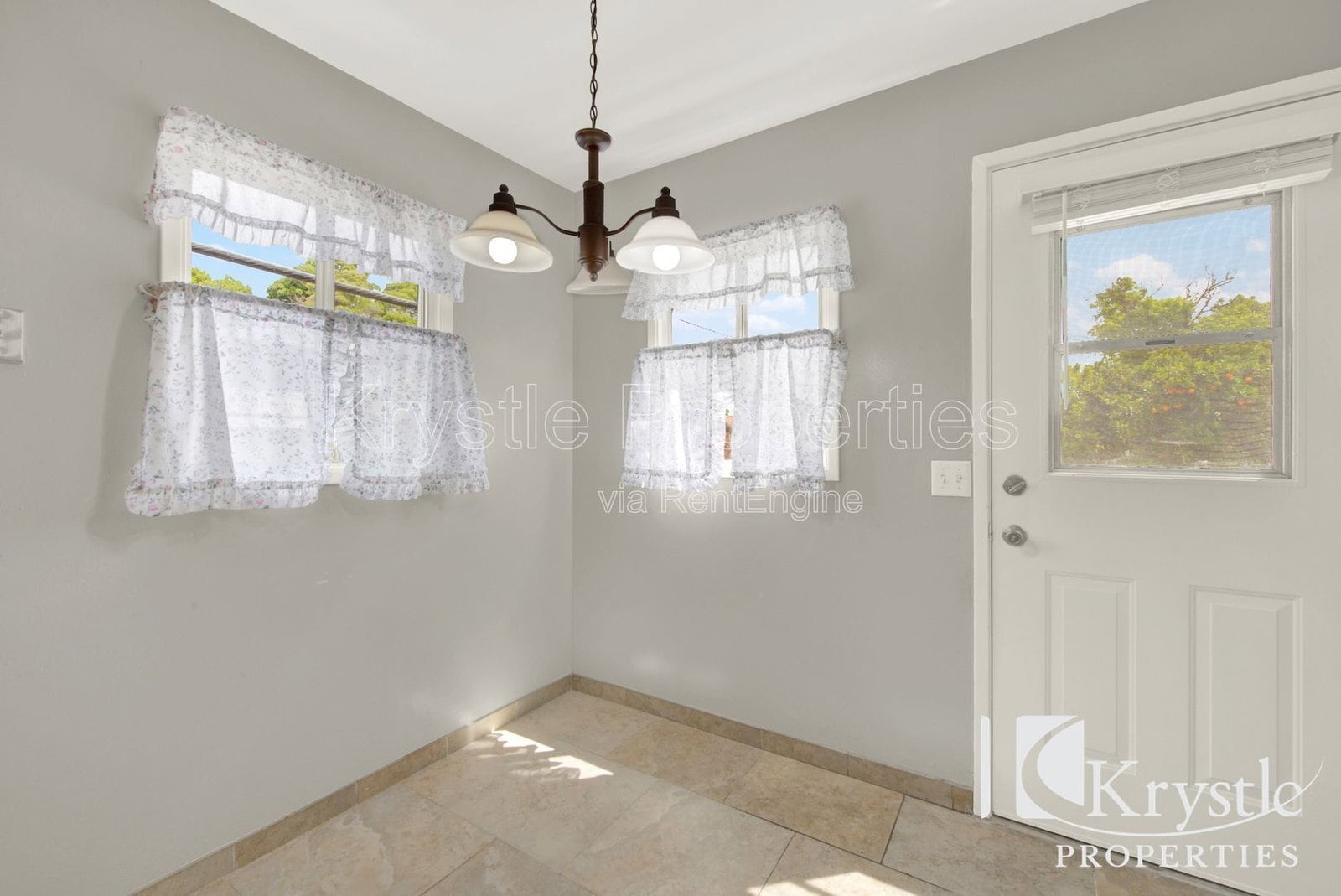 Building Photo - 153 Vaqueros Ave