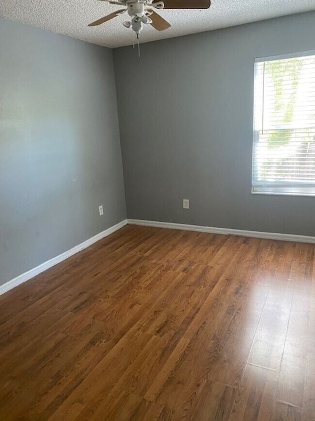 Building Photo - 3 Bedroom, 2 bathroom House in Lakewood Pa...