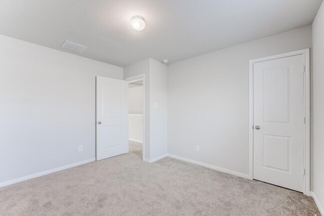 Building Photo - Charming 4-Bedroom Home with Game Room & P...