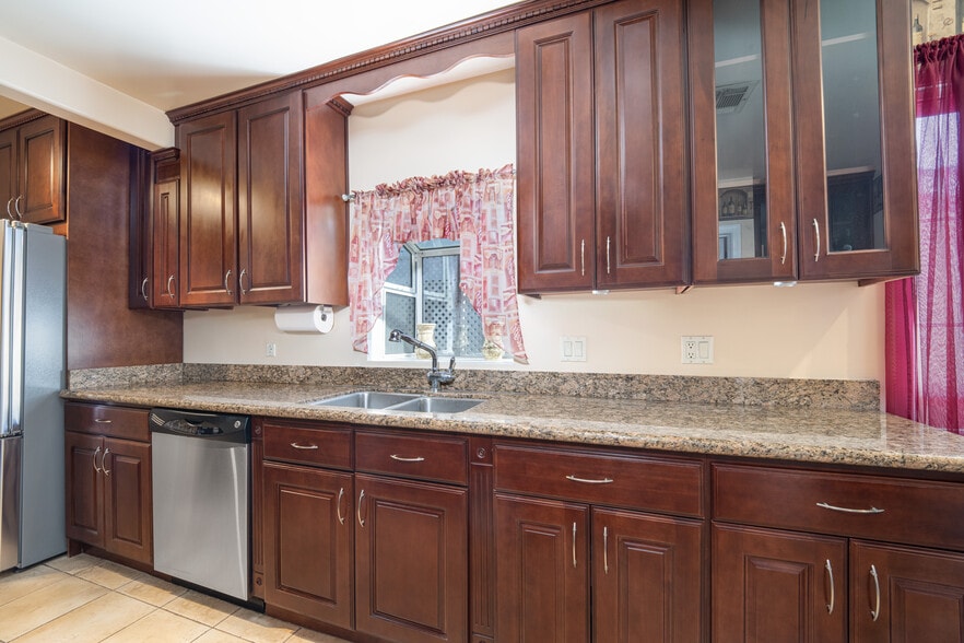 Building Photo - 14024 Cantlay St