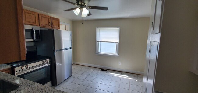 Building Photo - 433 Belair Ave