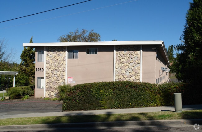 Building Photo - Meadowlake View Apartments