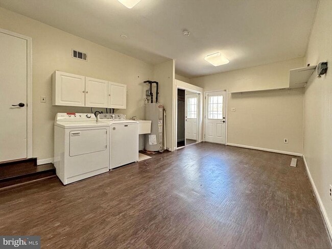 Building Photo - 401 Butternut Ct