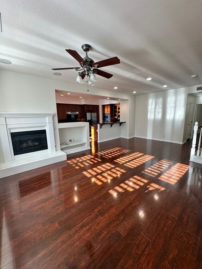 Building Photo - 2 Story home 3 Bedroom, 3 Bathroom Tustin Field.