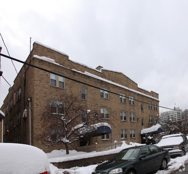 Building Photo - Oakwood