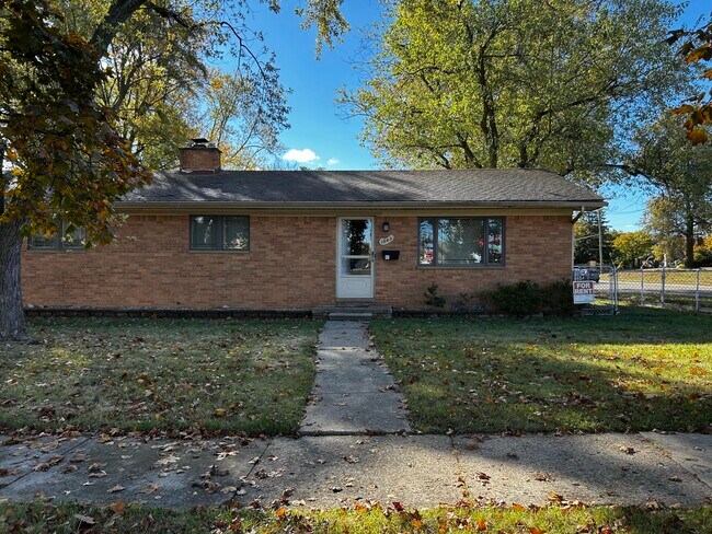 Primary Photo - 1643 Fairview Ave