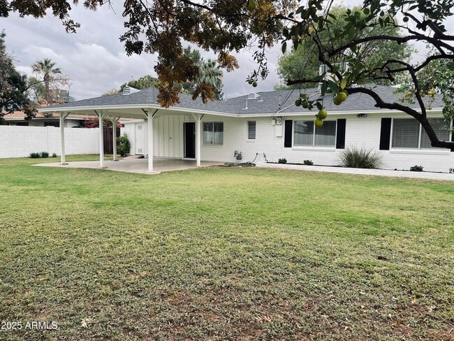 Building Photo - 4702 E Wilshire Dr