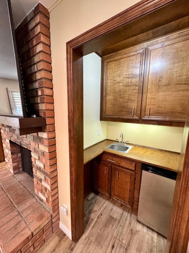 Building Photo - 8238 E Vista Dr