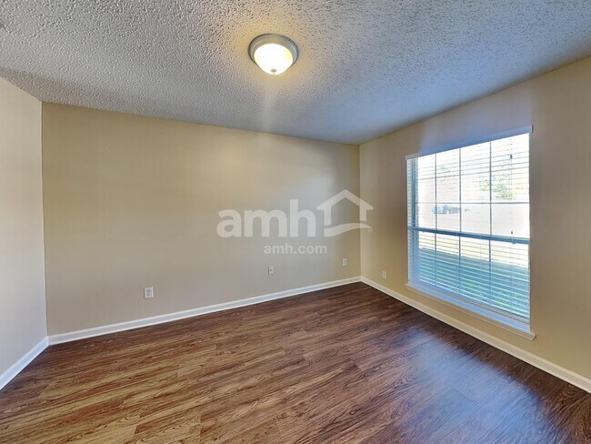 Building Photo - 3389 Westfield Dr