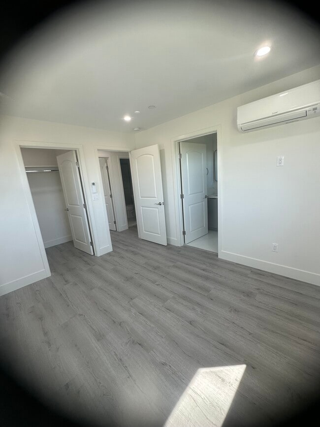 Building Photo - Reddy Gardena Properties