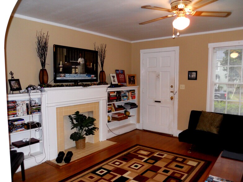 Building Photo - 528 Stephenson St