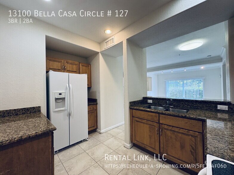 Building Photo - 13100 Bella Casa Cir