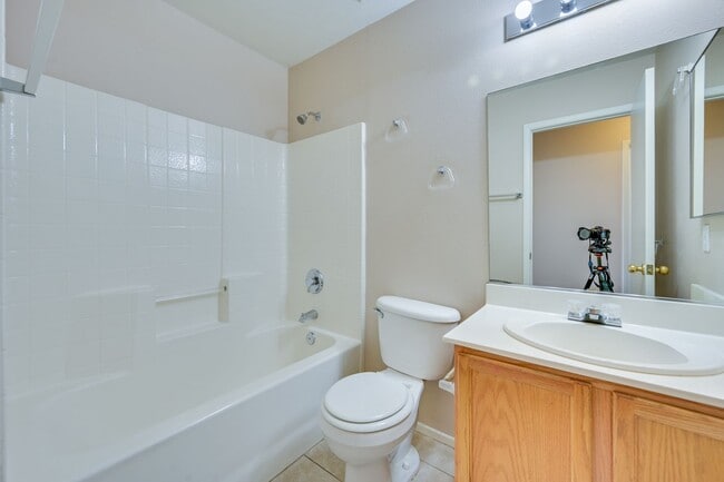 Building Photo - NW!! POOL!!!! GATED!!! Com. Park!!! Low Maintenance desert landscape front Yard. New Carpet!! Ups...