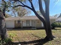 Building Photo - 824 Johnnie Row