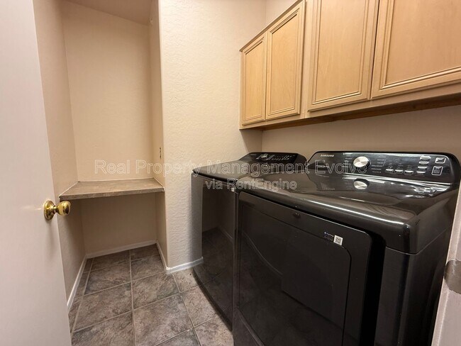 Building Photo - 1677 S Peppertree Dr