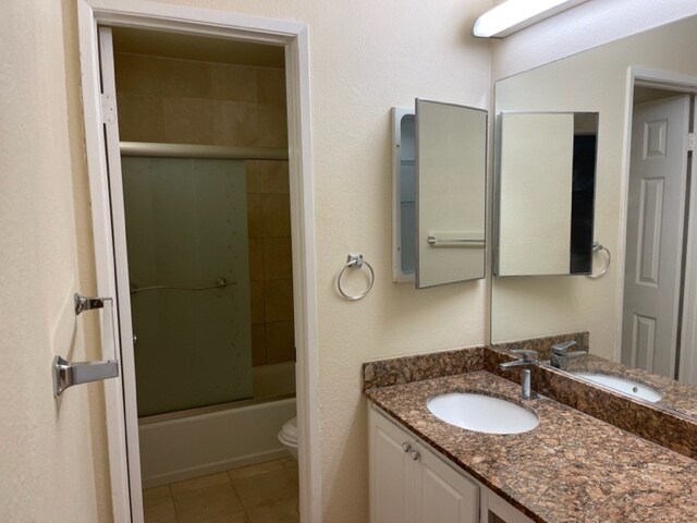 Building Photo - 7515 Charmant Dr