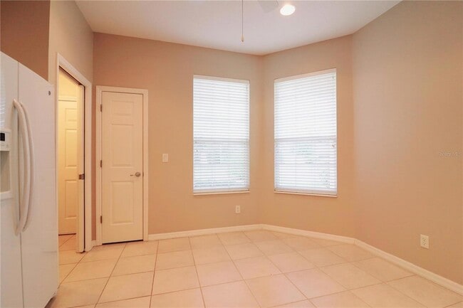 Building Photo - 5532 Sir Churchill Dr