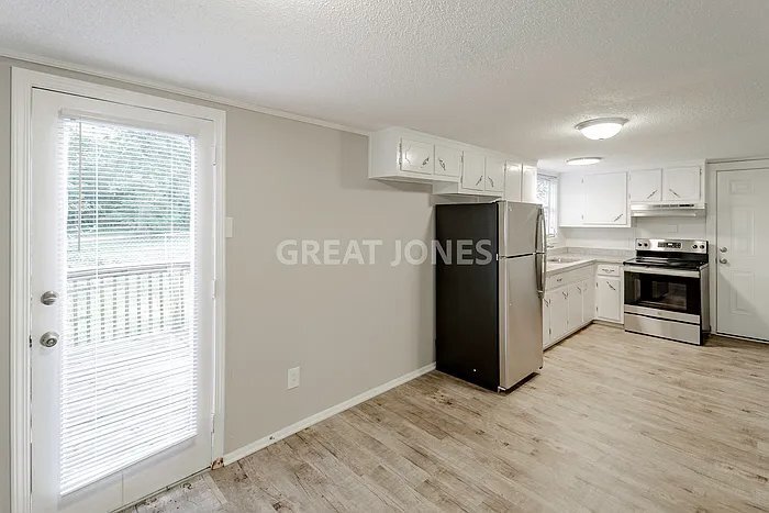 Building Photo - 712 2nd Way