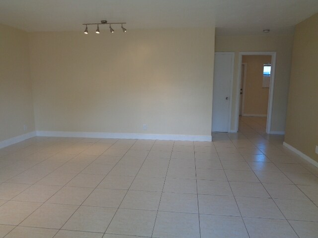 Building Photo - 2113 Miami Rd