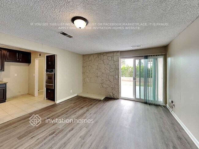 Building Photo - 1406 E Elsmere Dr