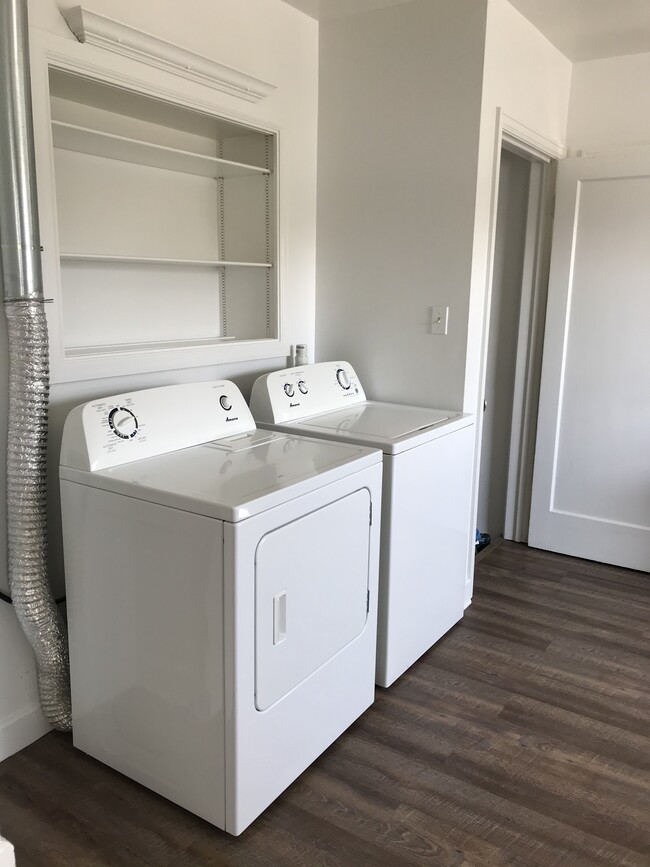 Building Photo - 408 E Terry St