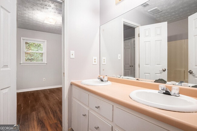 Building Photo - 147 Park Ridge Ct