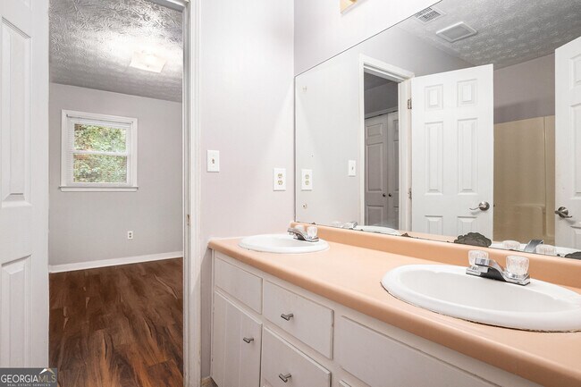 Building Photo - 147 Park Ridge Dr
