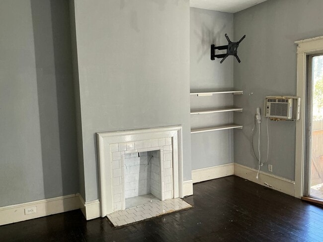 Building Photo - 623 N Nicholls St