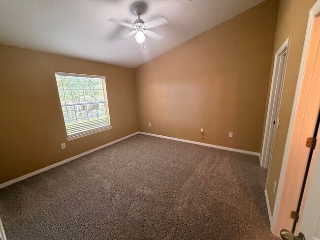 Building Photo - 856 Grand Regency Pointe