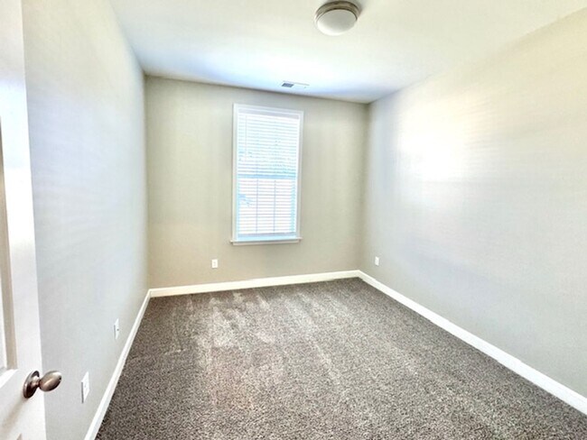 Building Photo - TuckerLanding5771