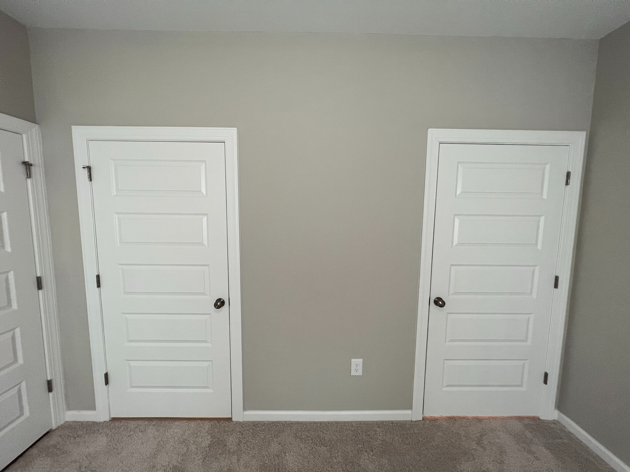 Building Photo - Room in House on Tawny View Ln