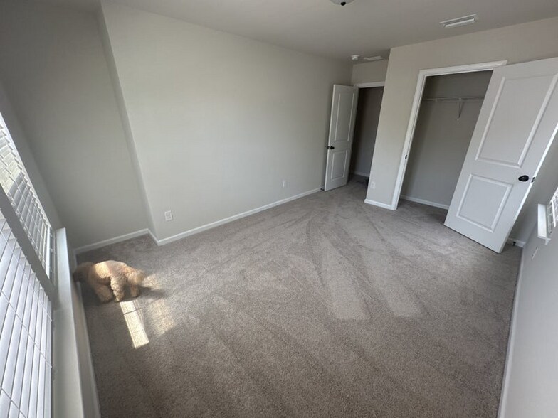 Building Photo - 9408 Sun Fountain Dr