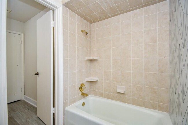 Building Photo - 3007 Broadmoor Dr