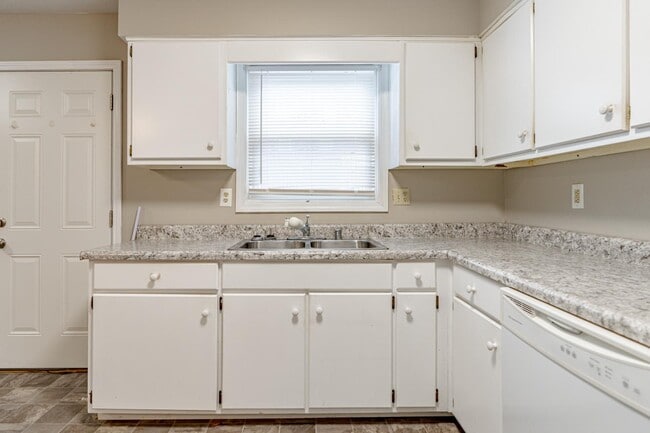 Building Photo - 313 Berkley Ct