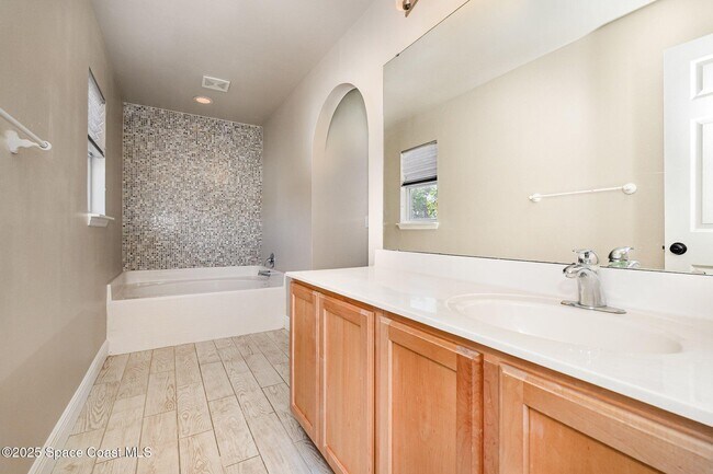 Building Photo - 5277 Mansford Pl