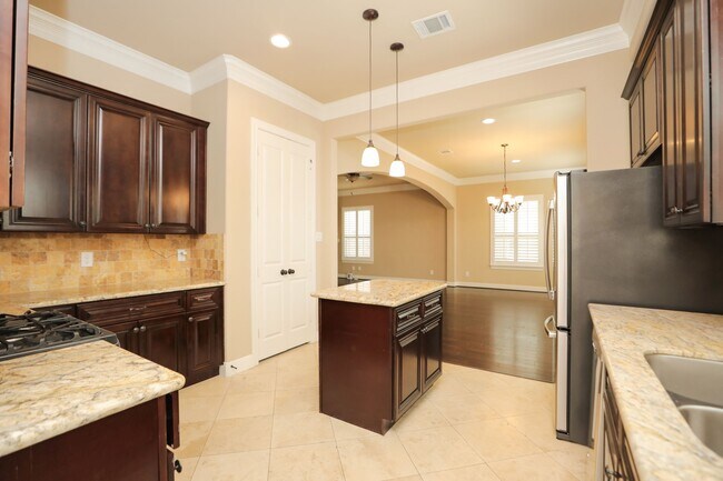 Building Photo - 11002 Upland Forest Dr