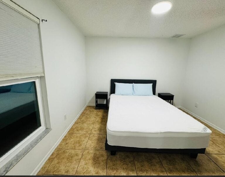 Building Photo - 536 Cheshire Way