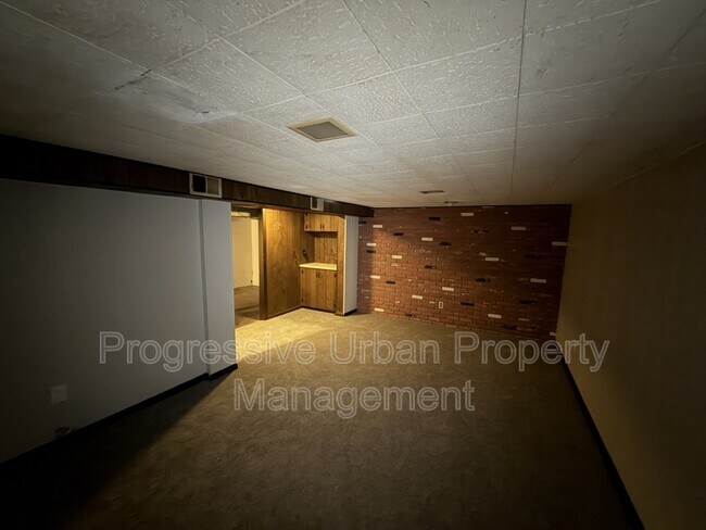 Building Photo - 380 E 260th St