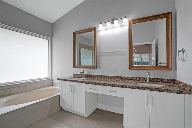 Building Photo - 5056 NW 95th Dr