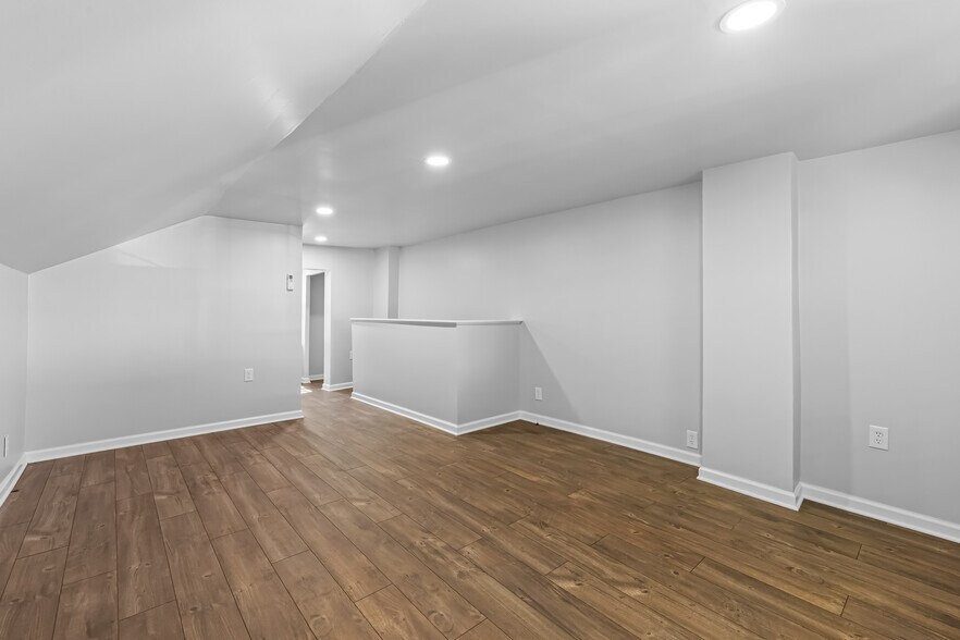 Building Photo - 1101 W 38th St