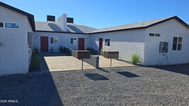 Building Photo - 732 E Carol Ave