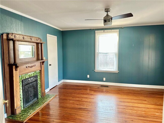 Building Photo - 1596 Mercer Ave