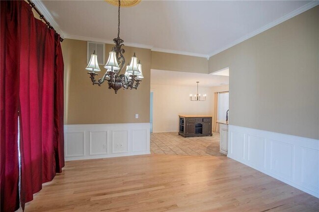 Building Photo - 115 NW Orchard Way