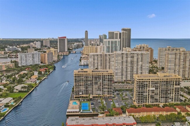 Building Photo - 2017 S Ocean Dr