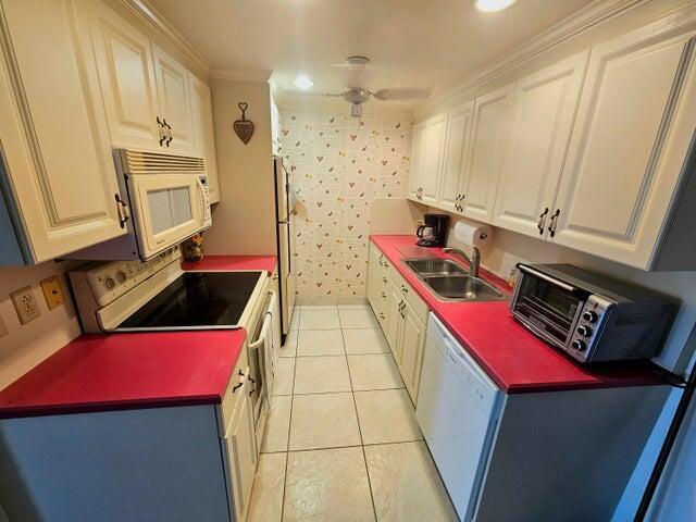 Building Photo - 4074 Cornwall D