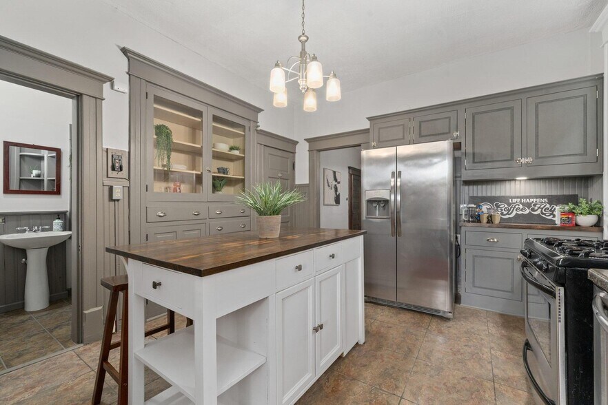 Kitchen - 67 E 1st Ave