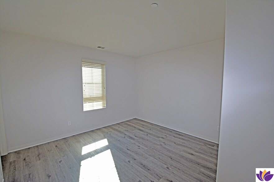 Building Photo - 14107 W Birch Ln